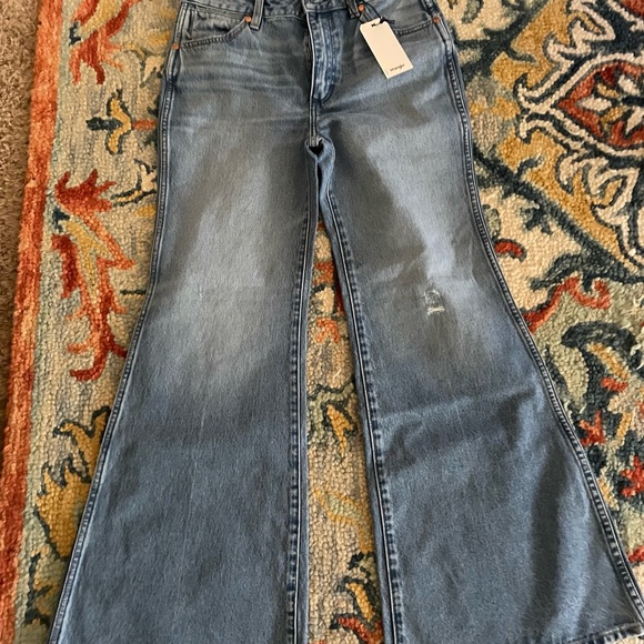 Women’s Wrangler jeans. Waist 28, length 30 - Picture 2 of 2